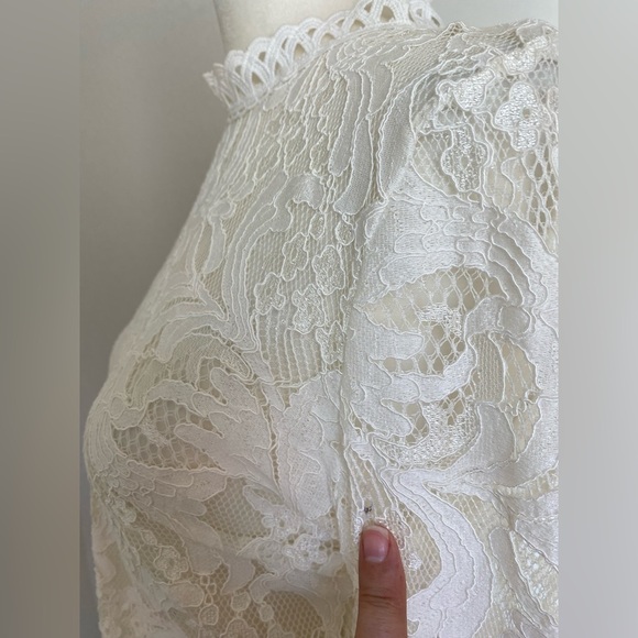 Lace Bellsleeve Crop Top - Picture 6 of 7